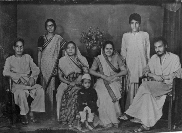 Osho with his Family old picture
